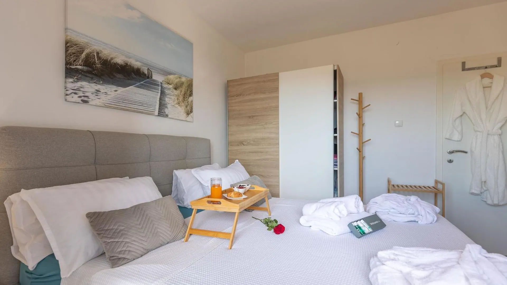 Sandstrand, No 2 Nin Apartamento