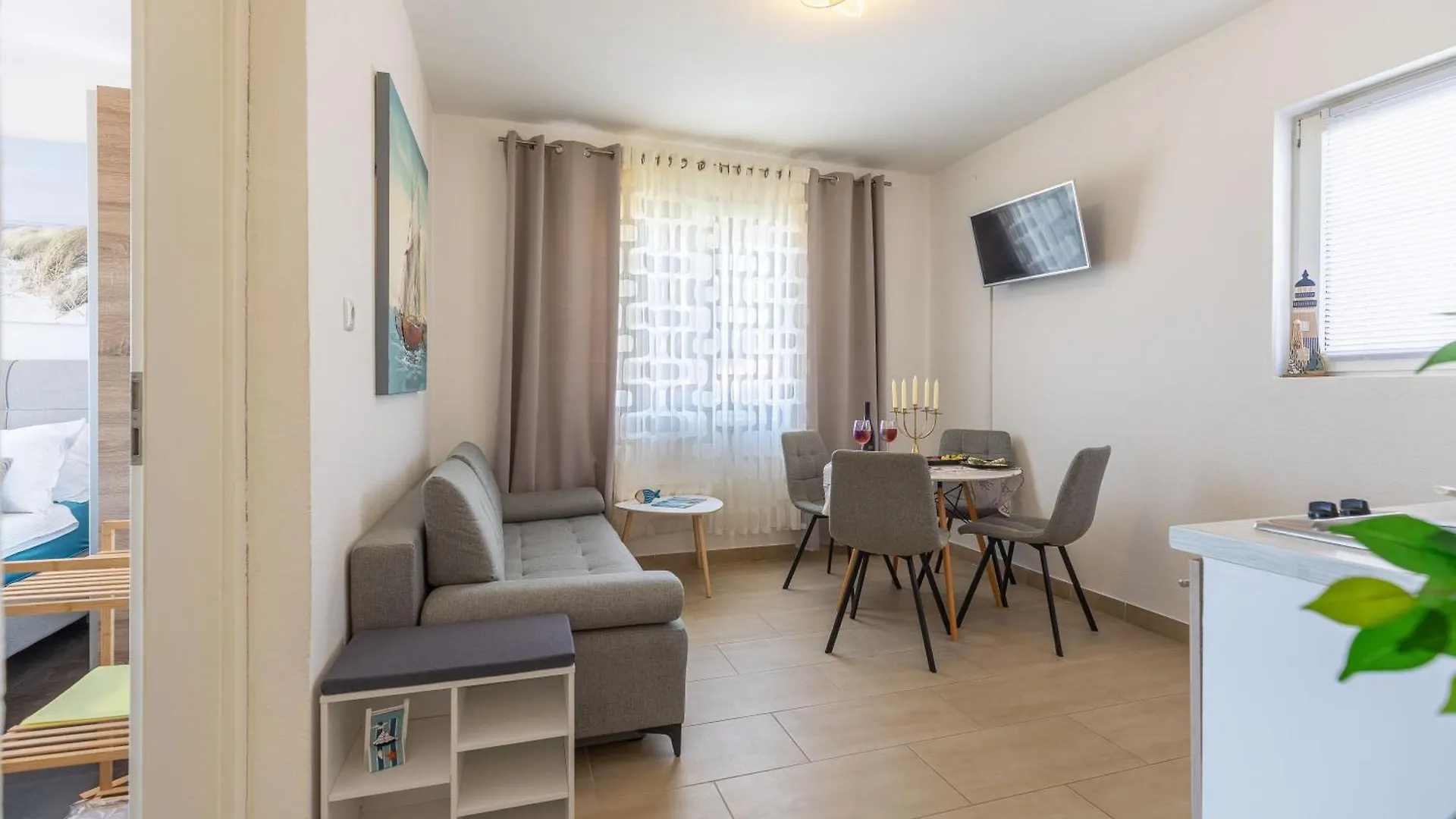 Sandstrand, No 2 Nin Apartamento
